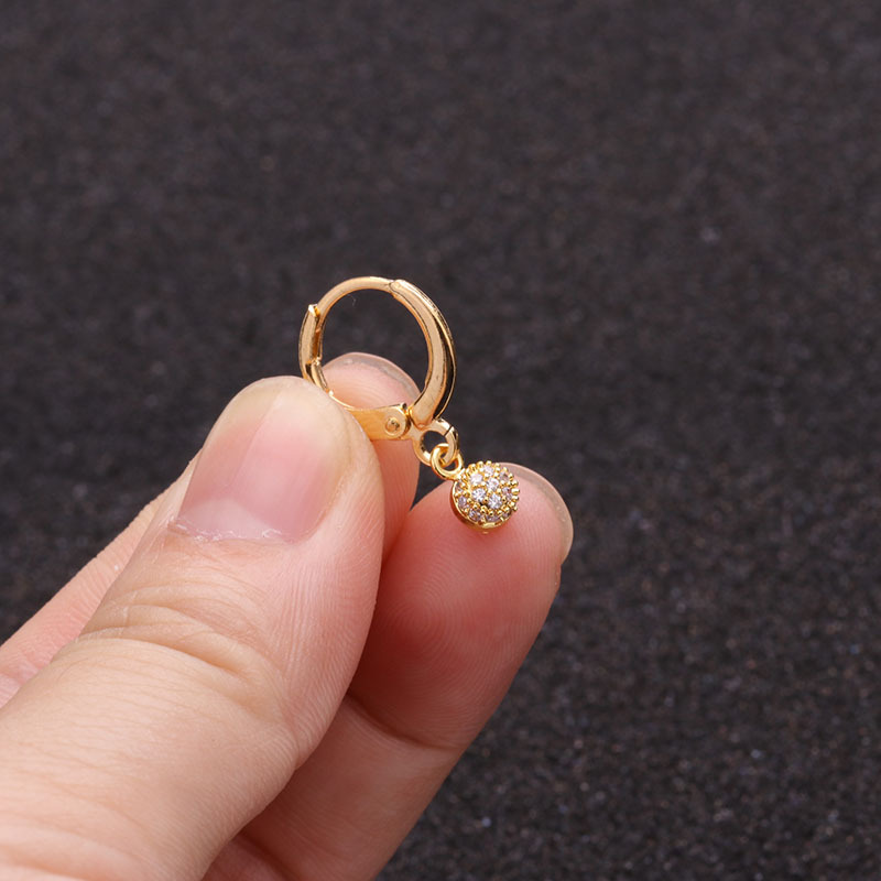 Một khuyên tai vòng đính đá zircon nhỏ tinh xảo nữ tính thanh lịch