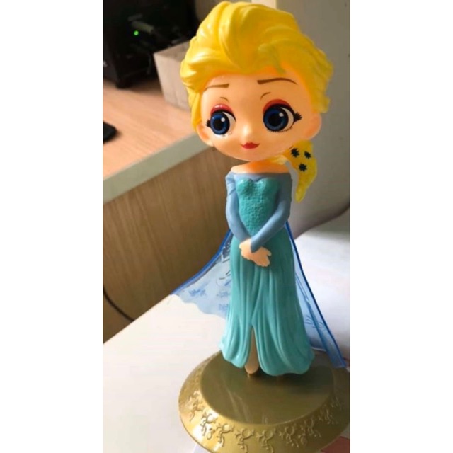 1 tượng công chúa Elsa loại rẻ dùng để trang trí bánh