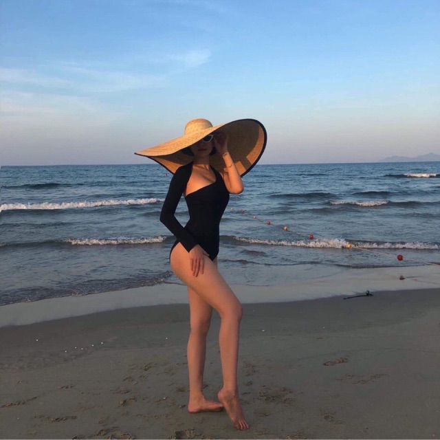 Một mảnh tay lệch đồ bơi