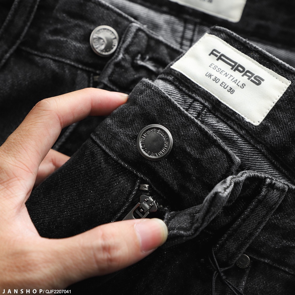 Quần Jean Form Straight Fit Chắc Chắn, Thoải Mái Sẽ Làm Hài Lòng Những Anh Chàng Thích Sự Đơn Giản