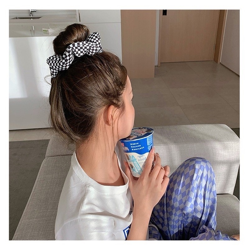 Băng Đô Họa Tiết Caro Trắng Đen Phong Cách Hiện Đại Cho Nữ