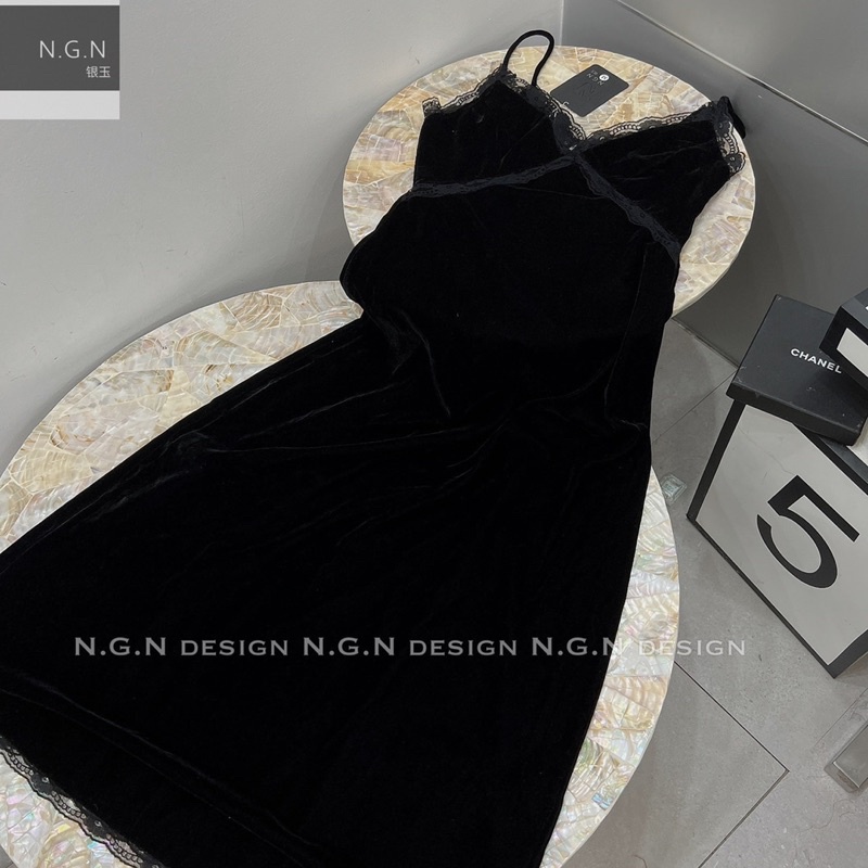 Váy nhung ren hot hit