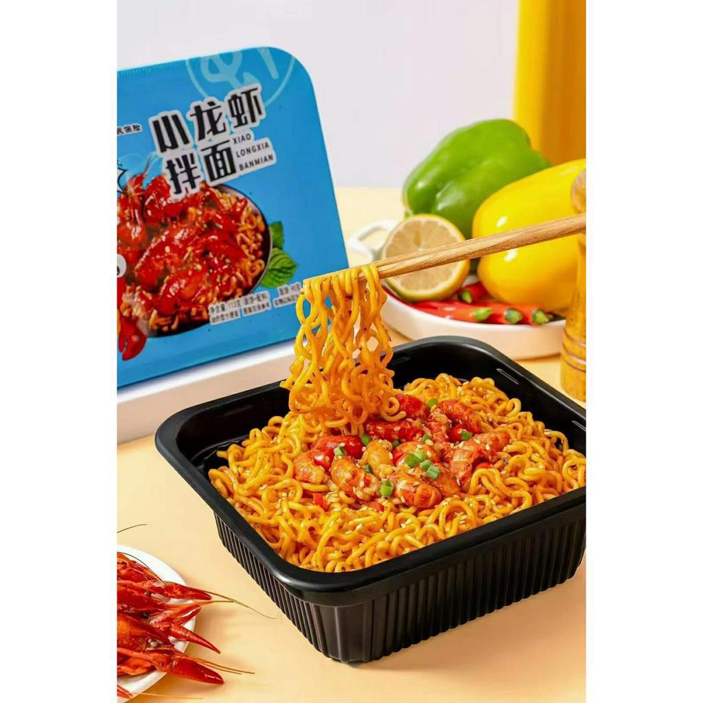 Mỳ trộn cay đủ vị tương đen, phô mai, trứng muối, tôm hùm đất, thịt bò bát 113g