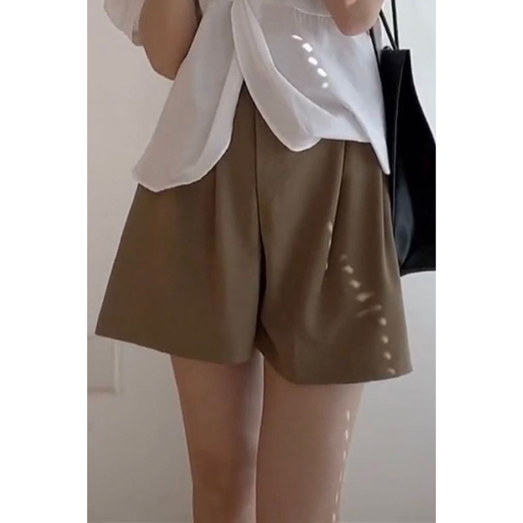 Bộ đồ hai mảnh áo cổ chữ V và quần