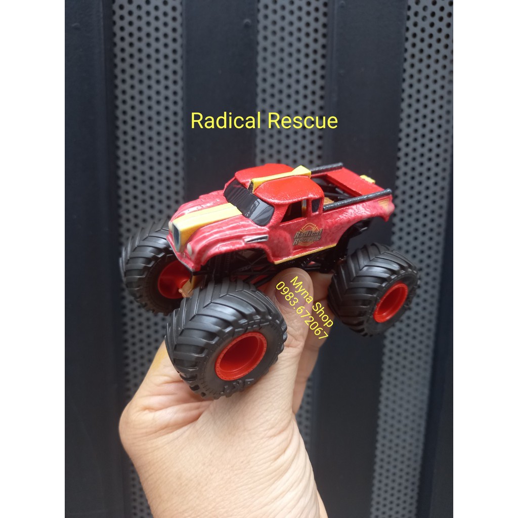 Xe địa hình Monster Jam đổi màu - Radical Rescue