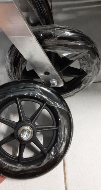 Bánh trước xe lăn