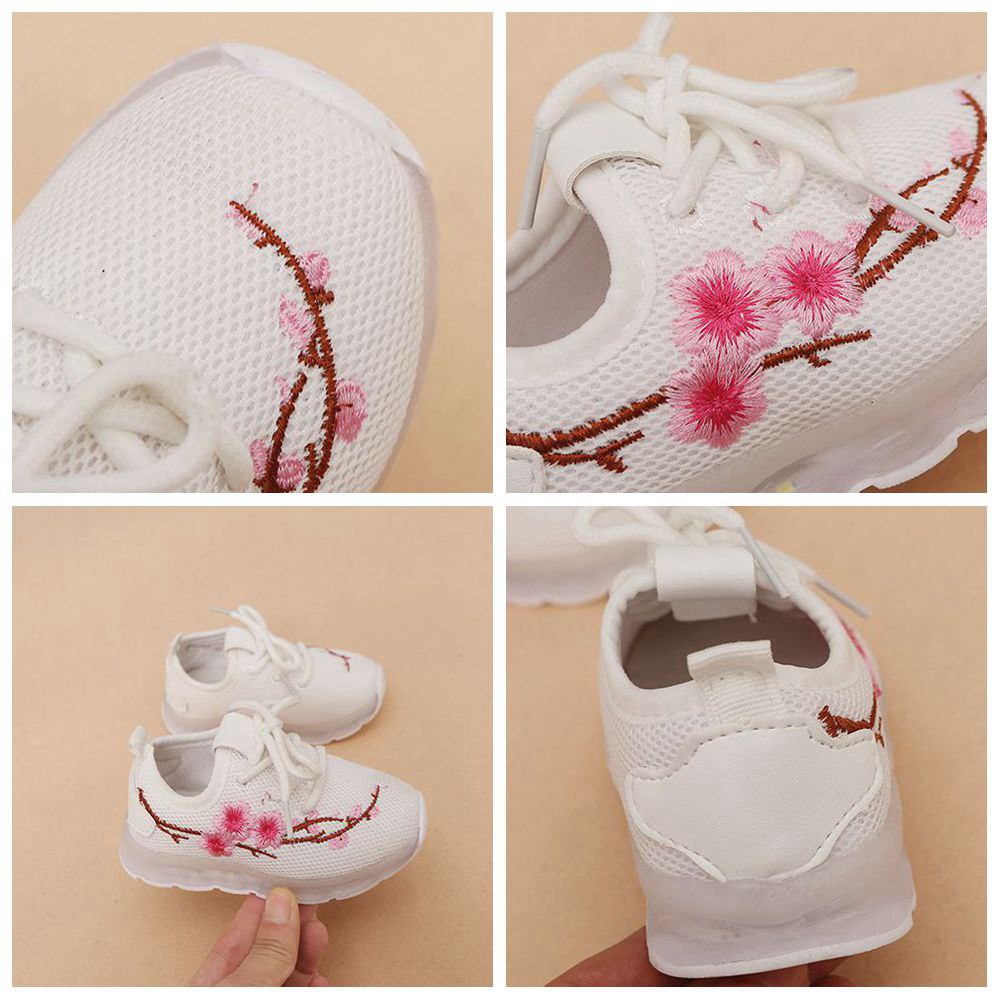 Giày sneaker thêu hoa cho bé gái