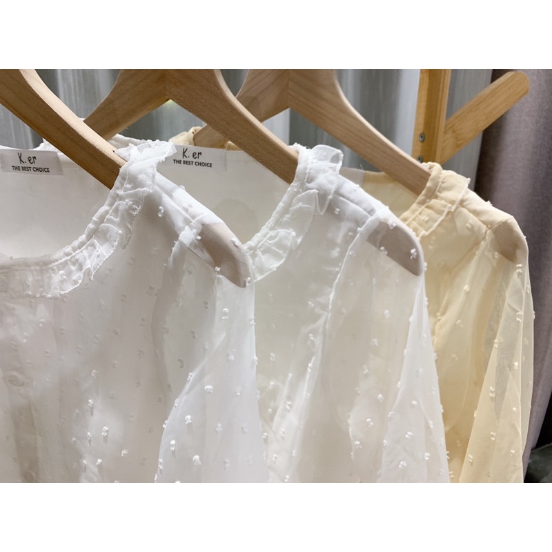 Áo voan chấm bi nổi cổ tròn viền ren khuy dọc