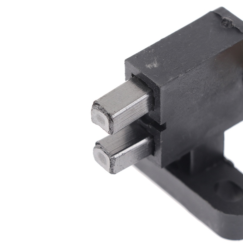 Bộ 2 Bàn Chải Than Cho Máy Phát Điện 168F / 188F 2KW-3KW