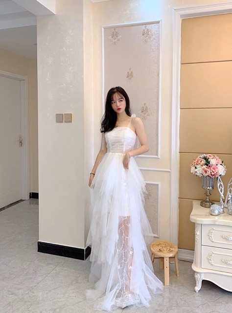 Đầm dạ hội trắng tinh khôi hai dây rằn ri