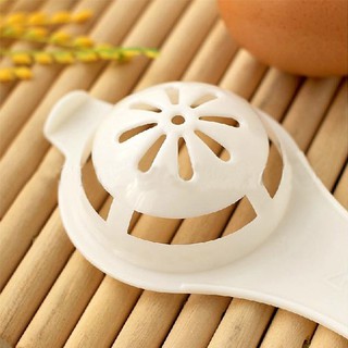 Dụng cụ tách lòng đỏ trứng gà