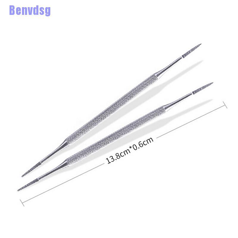 1 Dụng Cụ Vệ Sinh Móng Tay Tiện Lợi