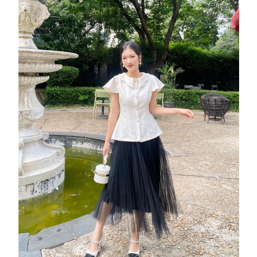 Set bán lẻ gồm áo be kiểu và chân váy đen ren YAME  YA29