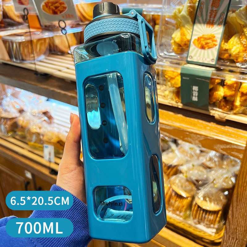 Bình Nhựa Vuông Đựng Nước 700ml Kèm Sticker Cute