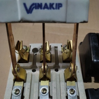 Cầu dao 3 pha 60a vinakip. Cực đúc. Đế sứ