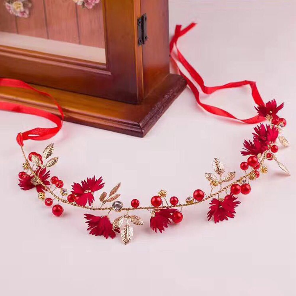 Vòng hoa cúc đính ngọc trai trang trí tóc cô dâu