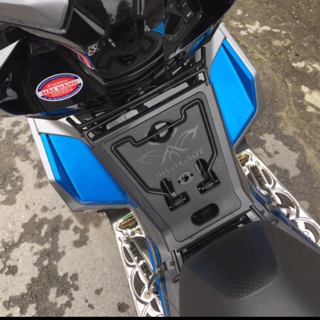 Baga nhựa đen xe air blade 2020