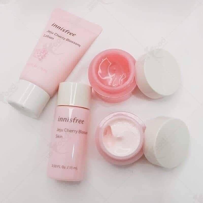 Bộ Dưỡng Trắng Da Anh Đào Mini dưỡng ẩm chiết xuất Từ Hoa Anh Đào Innisfree Jeju Cherry Blossom Kit giúp da sáng mịn