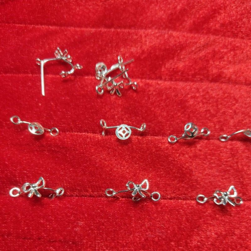 Kẹp nơ móc túi tiền bạc ta làm vòng tay