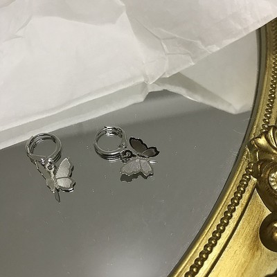 Bông tai hình bướm đơn giản cho nữ