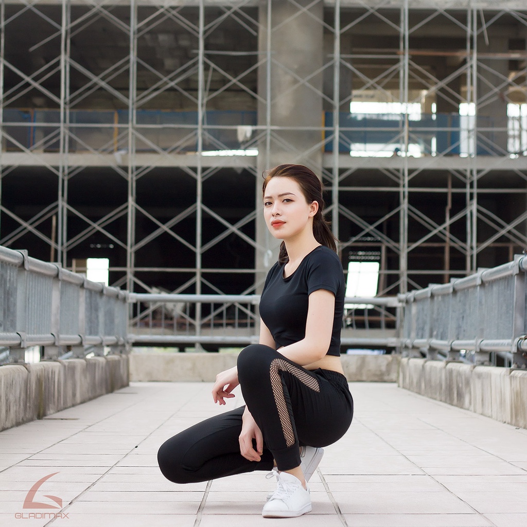 Bộ tập (Jogger lưới - Croptop Vạt chéo cộc tay) được ưa chuộng, đa dạng môn tập yoga, gym, chạy bộ, zumba dance