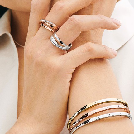 Vòng Tay Hở Mạ Vàng Hồng 925 Pandora Logo