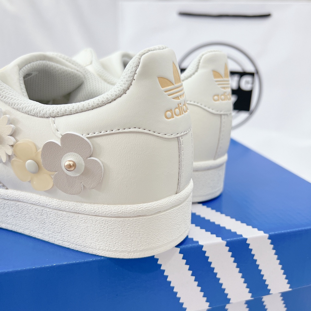 Giày Thể Thao Nữ Ngô Thắng Superstar 2022 Kem Hoa Đế Bằng