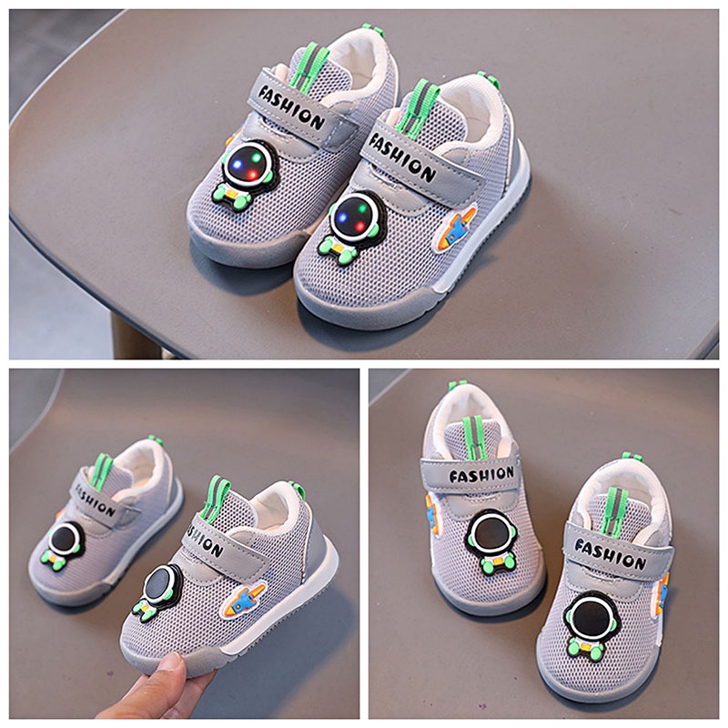 SUGE Giày Sneaker Đế Mềm Thoáng Khí Có Đèn LED Dành Cho Trẻ Em