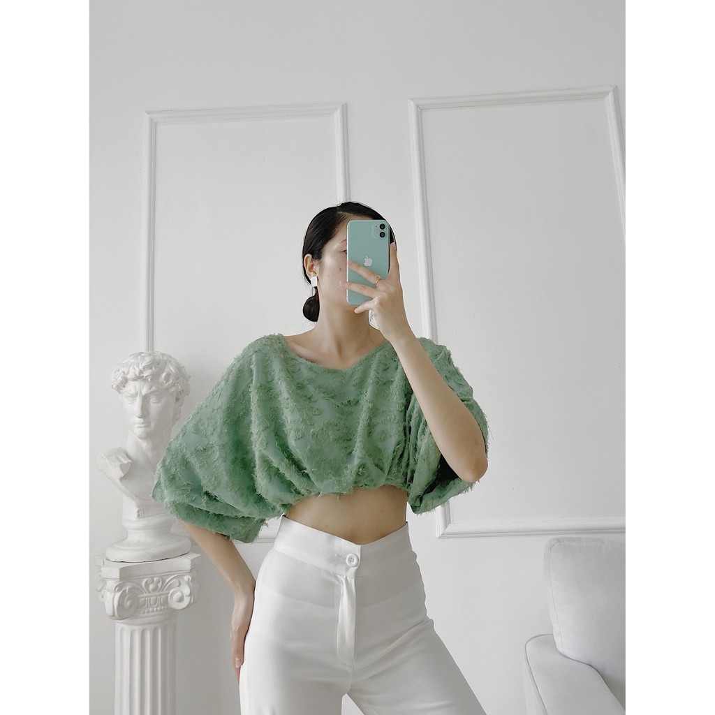 YU CHERRY | Áo nữ croptop cánh dơi, chất vải voan mịn đính lông vũ Wings Top YA343