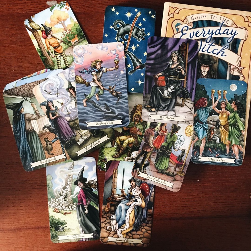 Bộ bài Everyday Witch Tarot size gốc