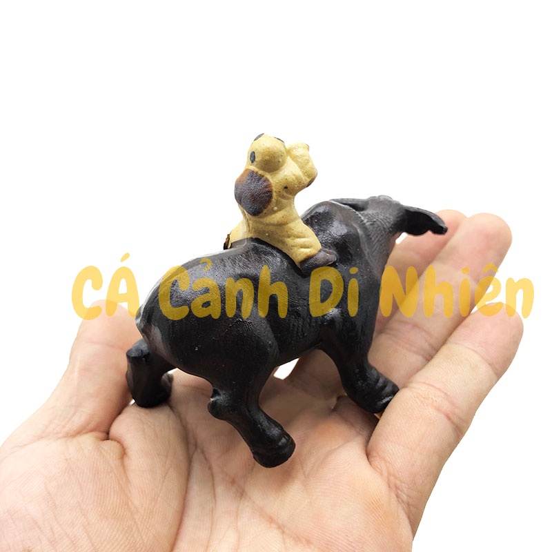 Cậu bé cưỡi trâu thổi sáo làm tiểu cảnh trang trí hòn non bộ hồ bể cá size 9 cm
