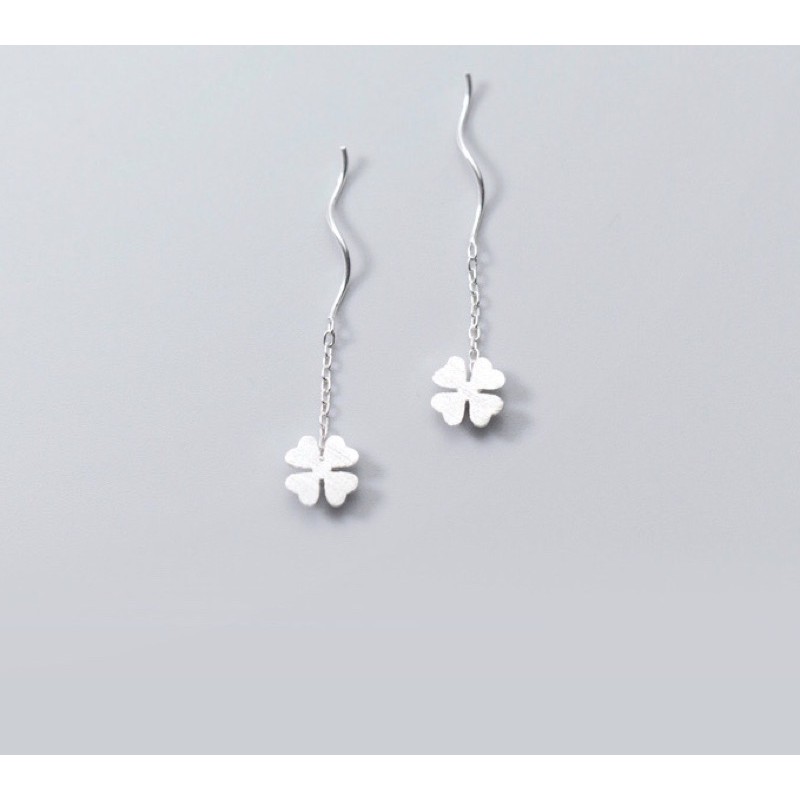 Bông tai cỏ may mắn