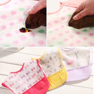 Yếm ăn dặm không tay xuất Nhật cho bé