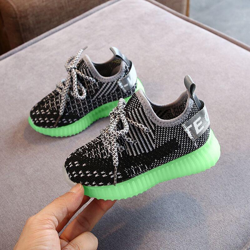 Giày đế mềm chống trượt có đèn phát sáng cho bé