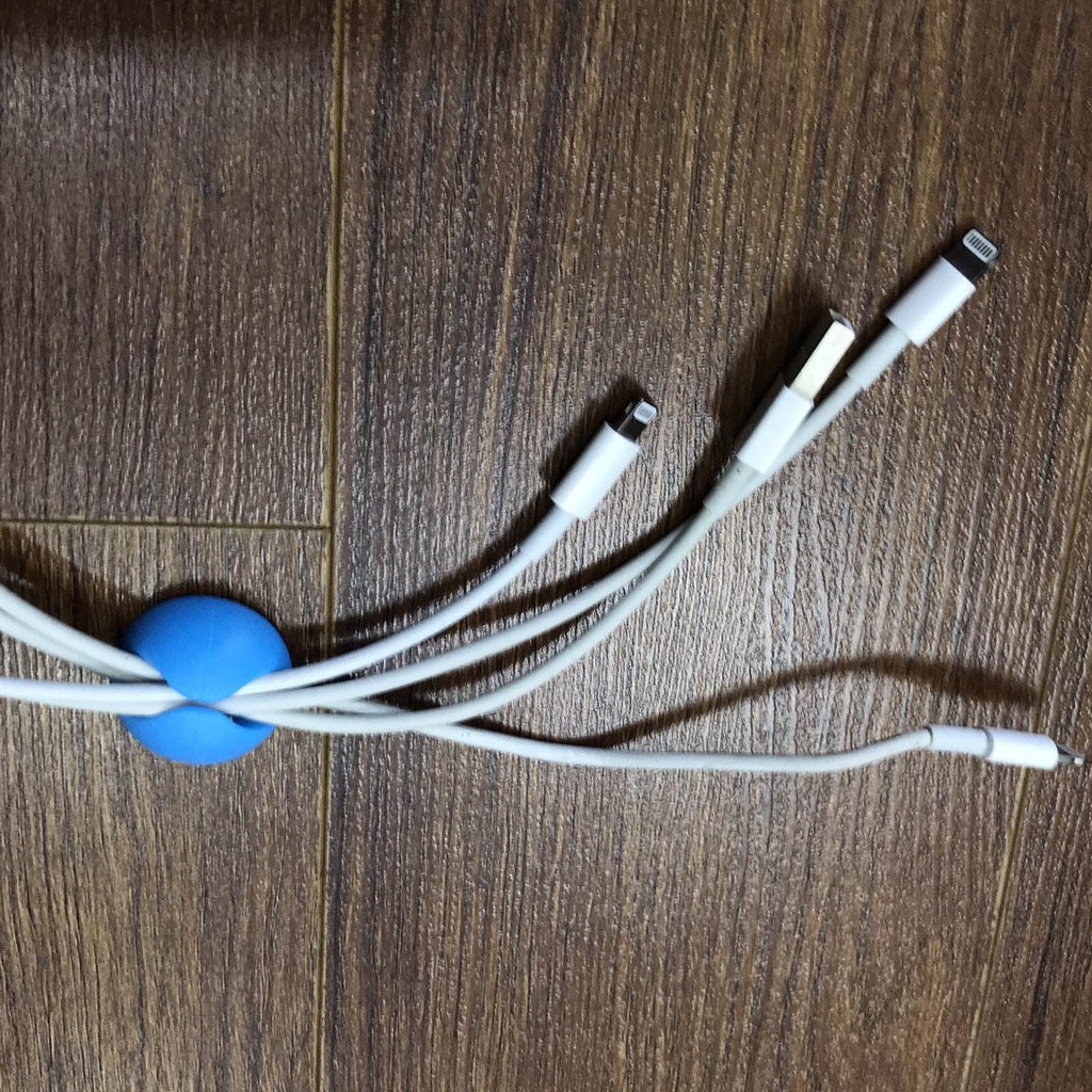 Nút dán tường tiện lợi giữ cố định dây điện, cáp sạc, dây tai nghe chống xoắn rối, màu sắc dễ thương, giá rẻ | BigBuy360 - bigbuy360.vn