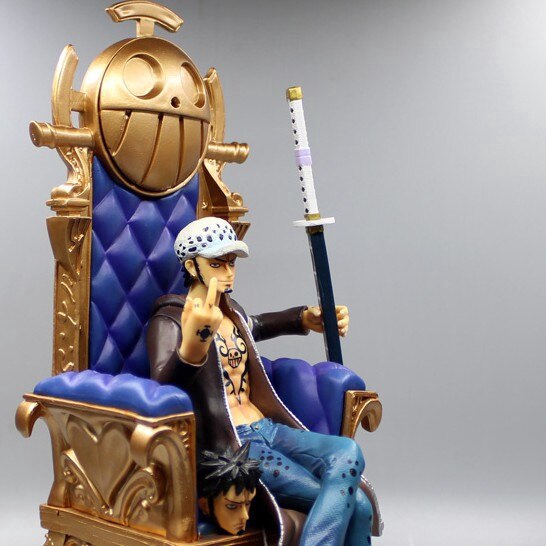 Đồ chơi mô hình nhân vật Bác Sĩ Tử Thần Trafalgar Law dáng ngồi trên sofa sau 2 năm trong phim One Piece