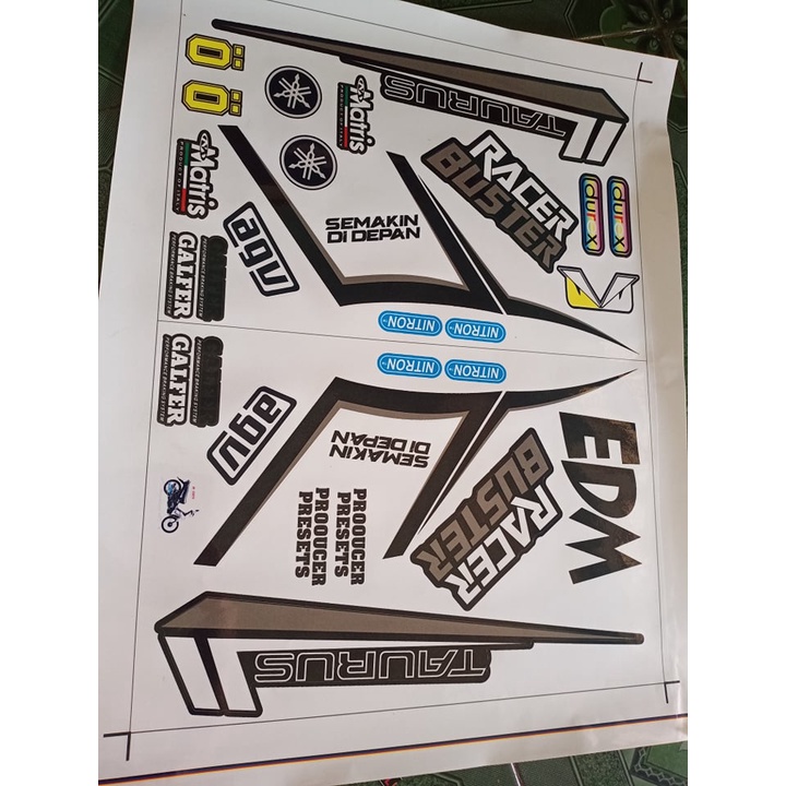 Tem rời taurus đen xe trắng đen