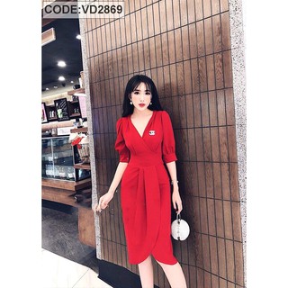 Đầm Dự Tiệc Màu Đỏ Chéo Ngực Tay Phồng Kèm Logo