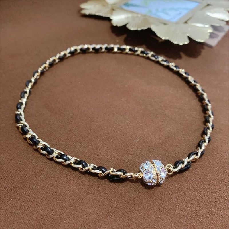Vòng Cổ Đính Đá Sáng Lấp Lánh Từ Tính Thời Trang Mới