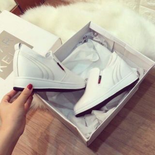 Giầy slipon độn đế chất da đẹp tuyệt vời !!!