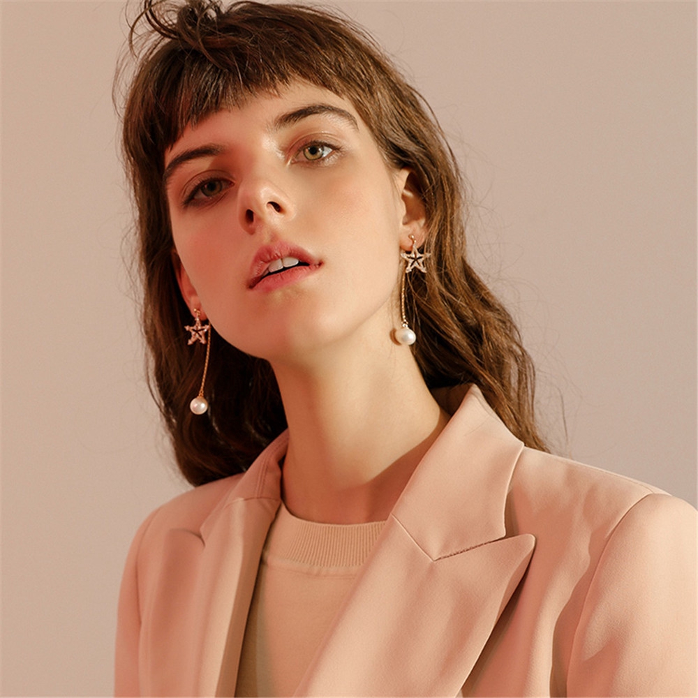 Hoa tai dáng dài phối tua rua phong cách