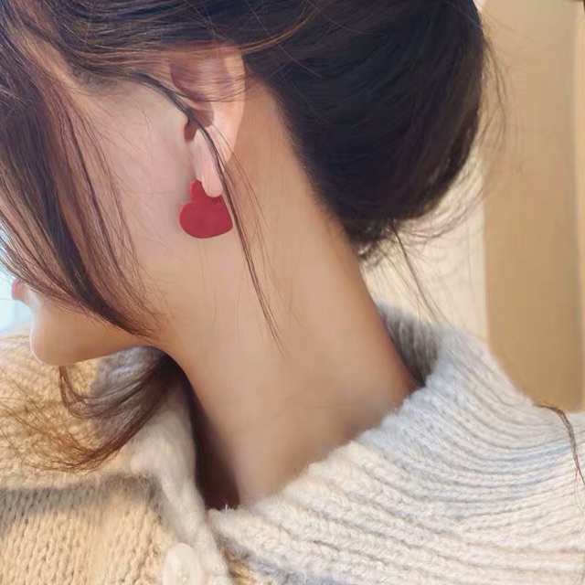 Khuyên tai iu tim đỏ xinh xắn