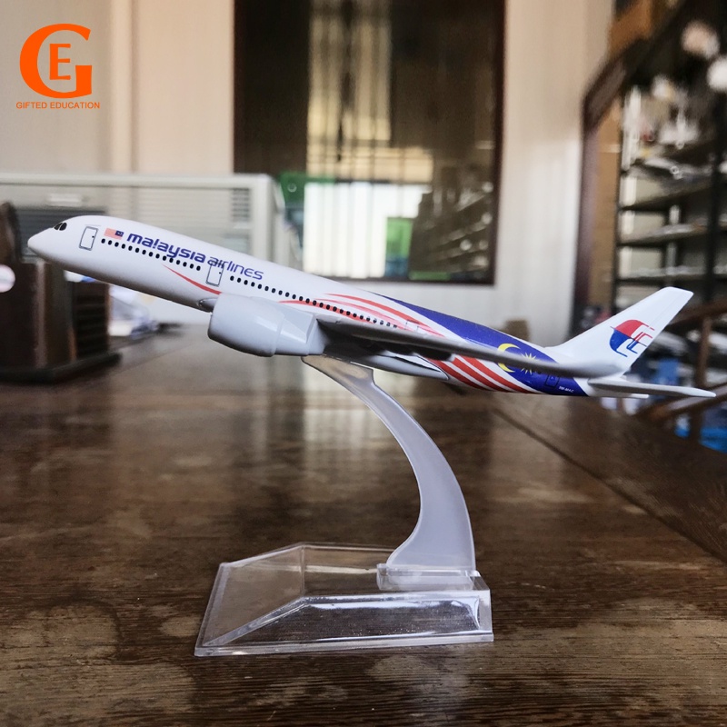 Mô Hình Máy Bay Malaysia Airlines A350 Kích Thước 16CM Bằng Hợp Kim Kèm Giá Đỡ