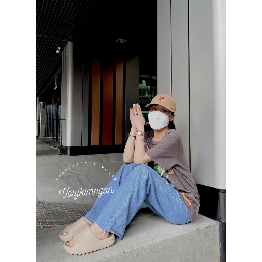 Quần jean suông rách hai bên