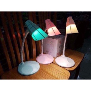 Đèn học chống cận