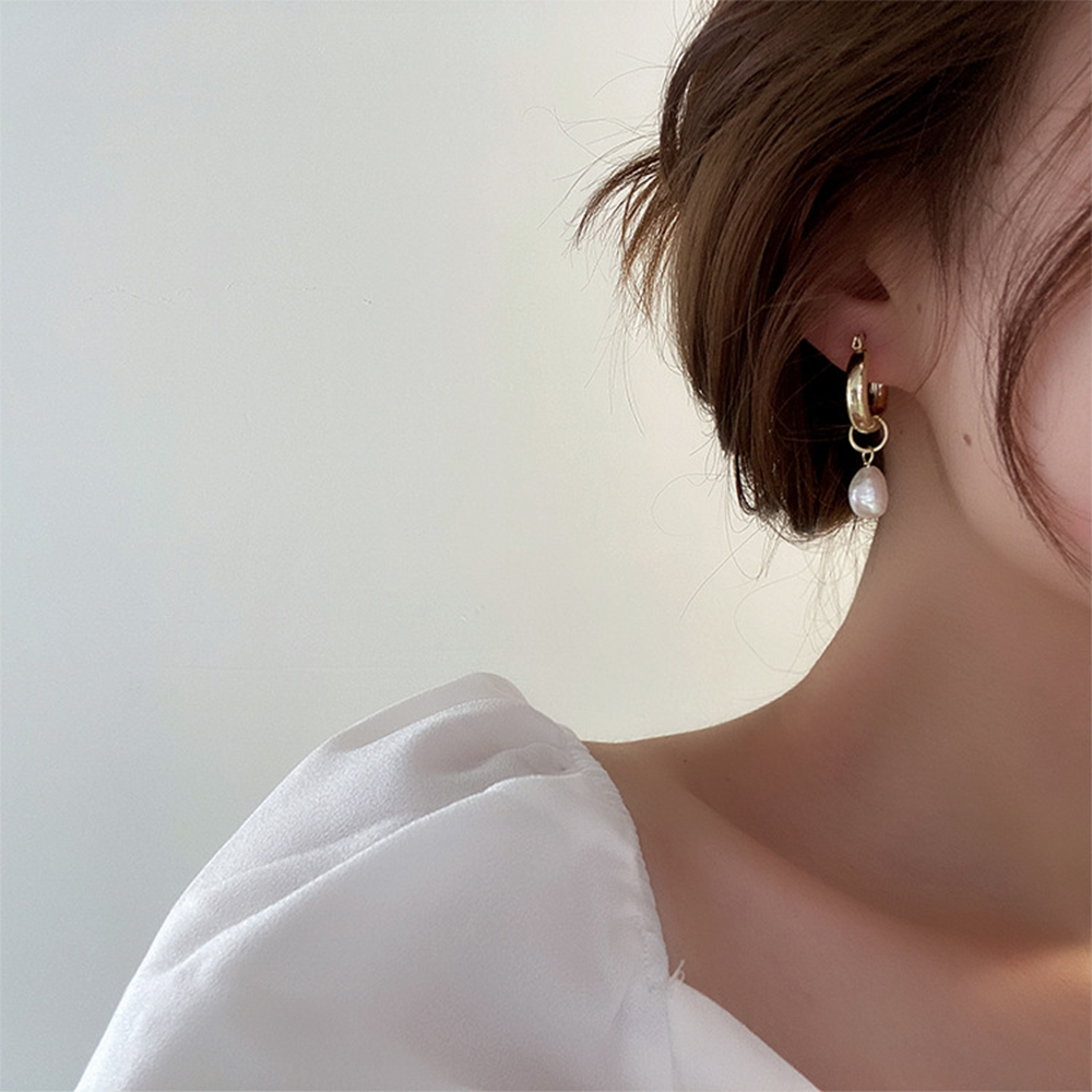 FORBETTER Women Pearl Earrings Chunky Fashion Jewelry Hoop Earrings Elegant Charm Fashion Temperament Ladies Vintage Freshwater Pearl