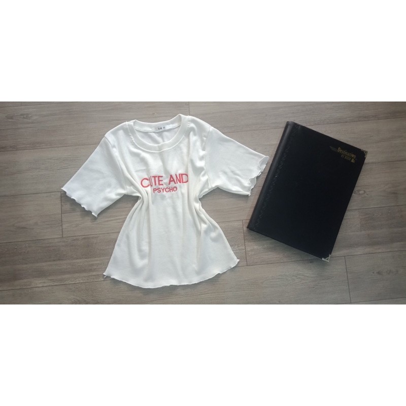 ÁO CROPTOP thêu chữ CUTE AND (ch)