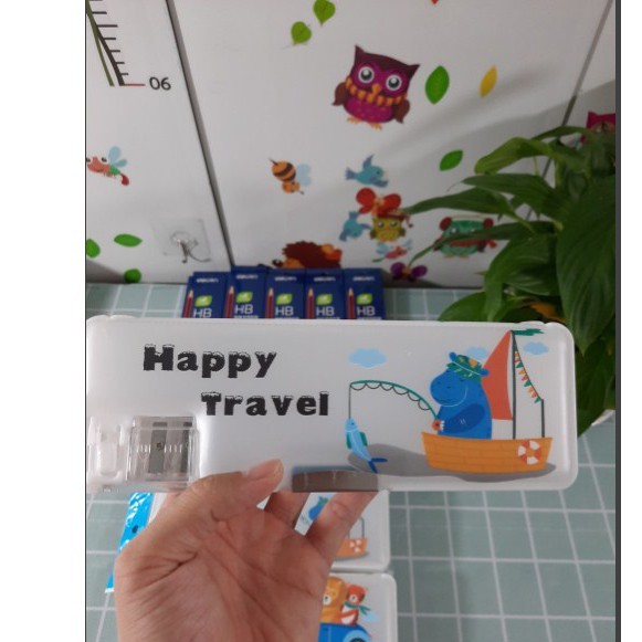 Hộp đụng bút kèm gọt chì Happy Travel cho bé đi học