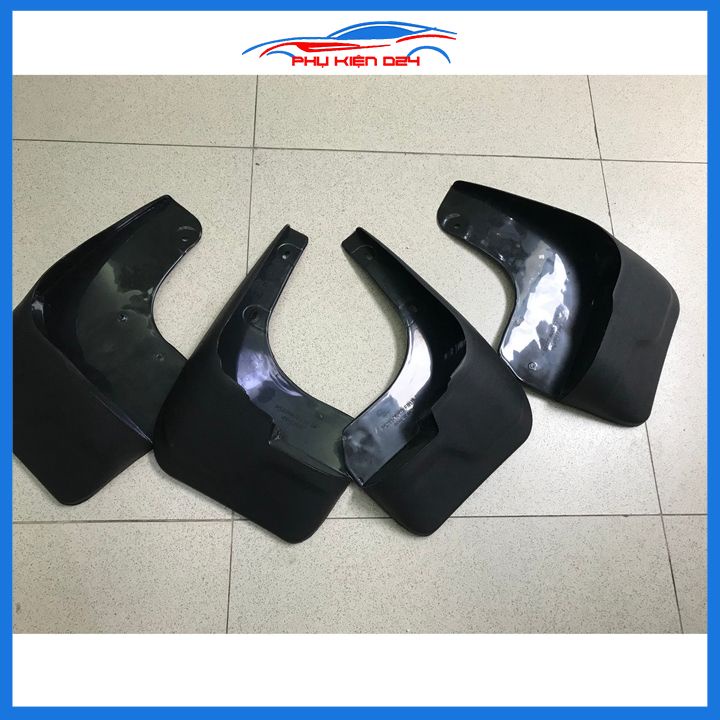 Bộ 4 chắn bùn chuẩn cho xe Innova 2017-2018-2019-2020-2021-2022-2023  (kèm bộ ốc)