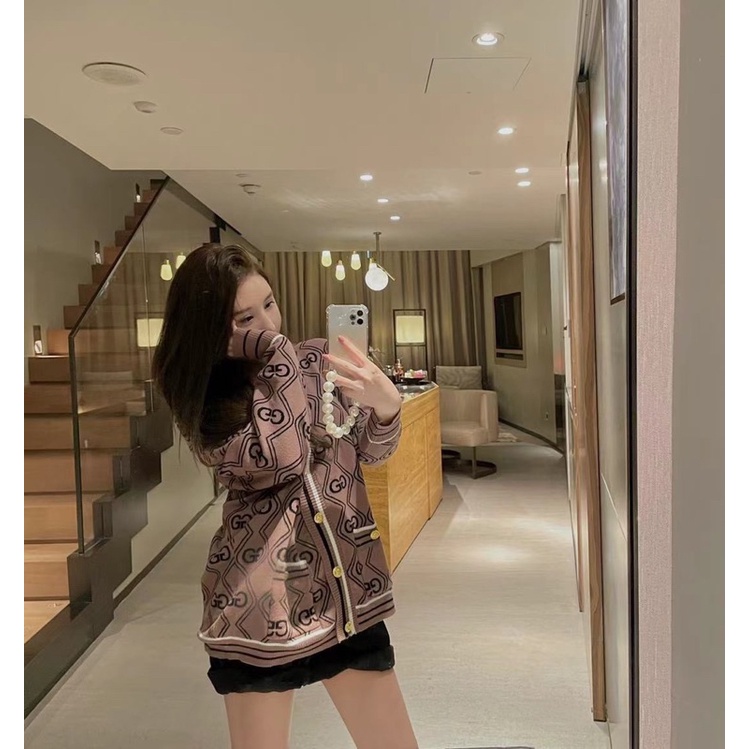 Áo khoác len cardigan nữ hai túi vuông thương hiệu Gucci cao cấp hoạ tiết logo GC